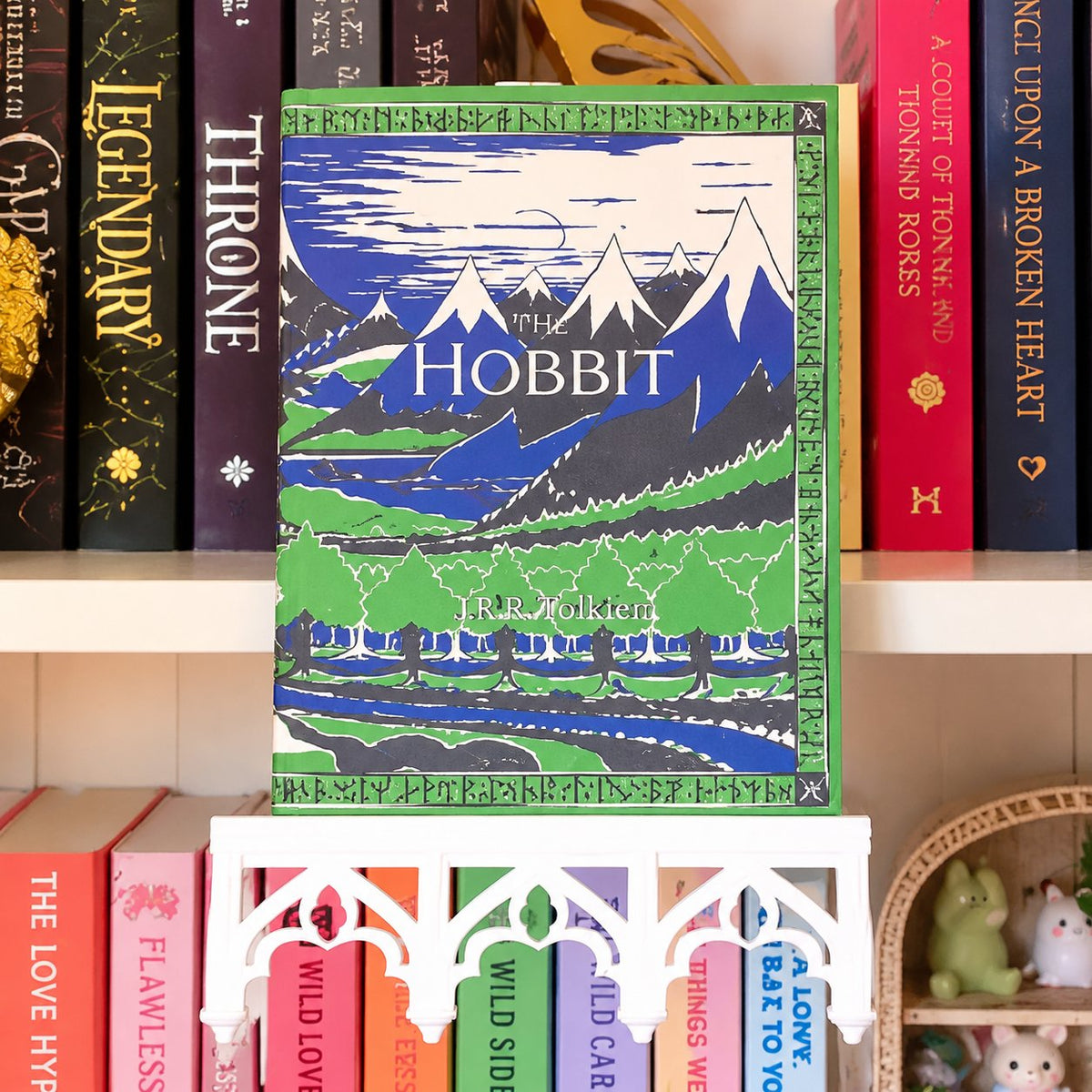 📚 Invisible Floating Bookshelf — Create A Stunning Wall Display For Your Books
